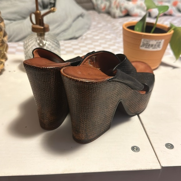 La pinta slip on heels - Picture 3 of 8